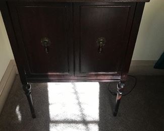 revolving sewing stand