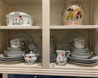 Berry Haute Porcelaine China Set