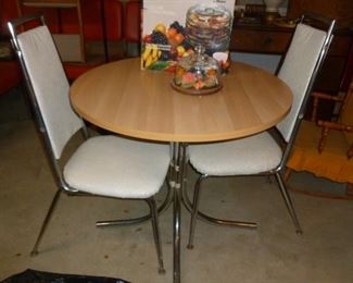 Cute small table & chairs