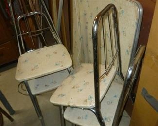 Coolest vintage childs table & chairs