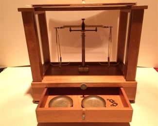 ANTIQUE ASSAY SCALE  W/ WEIGHTS