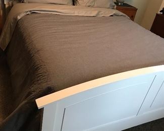 Queen bed complete with bedding 2017 18' mattress 