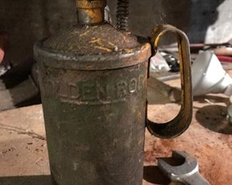 Vintage oil can 