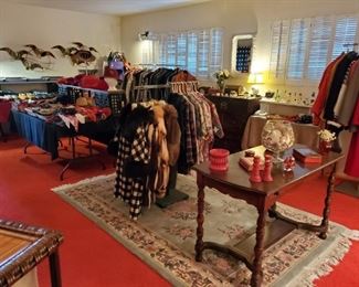 Tons of nice men's & ladies clothing and accessories.