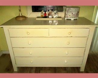 Pretty Shabby Chic Chest of Drawers 