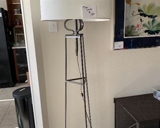 Contemporary floor lamp