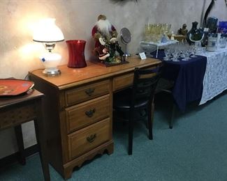 Desk, lamps