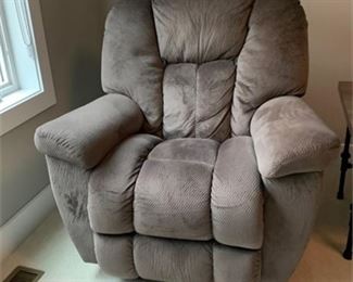 Lot 009
La-Z-Boy Maverick Rocking Recliner