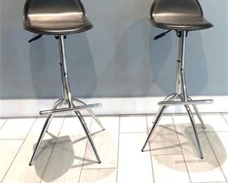 Lot 037
ACCO Furniture Leather Wrapped Seat Cafe Bar Stools