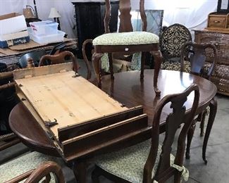 Table with 7 chairs 