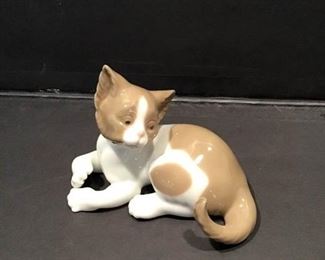 Ceramic Figurine by Lladro https://ctbids.com/#!/description/share/293648