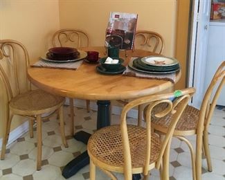 Vintage Kitchen table with 5 chairs