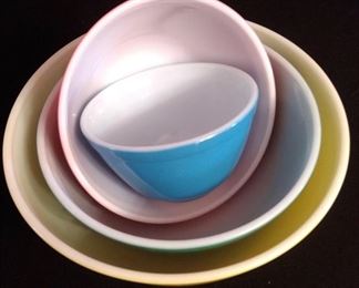Vintage Pyrex primary colors nesting bowls