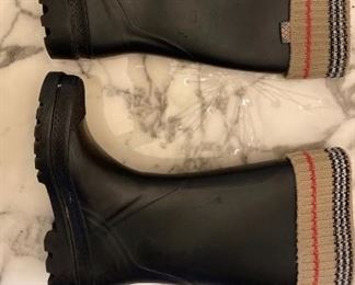 Burberry boots size 36