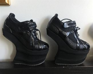 Fun YXL shoes size 6.5