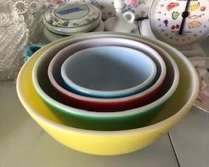 Pyrex bowls