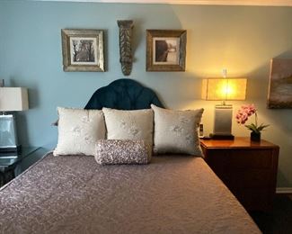 Beverly Hall pictures and queen size tempurpedic posturpedic bed in amazing condition!