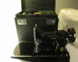portable Singer sewing machine in case 221-1 featherweight with accessories 