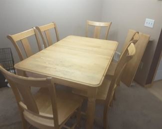 Beautiful solid maple dining room table.