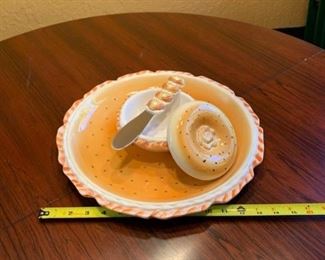 Ceramic bagel serving tray https://ctbids.com/#!/description/share/293103