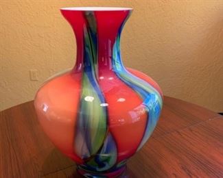 Multicolor glass vase https://ctbids.com/#!/description/share/293101