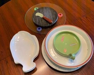 Assorted serving dishes
https://ctbids.com/#!/description/share/293114