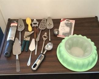 Assorted Kitchen Utensils https://ctbids.com/#!/description/share/294843