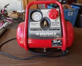 Husky air compressor - 1.5 HP, 3 gallon, 155 PSI Max Pressure