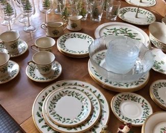 Lenox holiday China set
Made in the USA 
$150 today $75