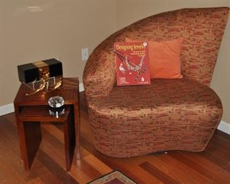 Great sitting area in the contemporary guestroom!