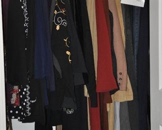Full closet of fantastic Woman's clothing!