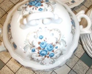 Large Set of Dinner Ware