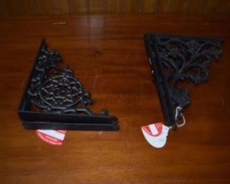 2 Pairs of Ornate Iron Shelf Brackets