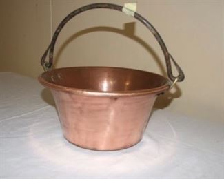18 C Copper Basin w/ Iron Bale Handle
