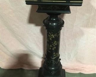 Close Up of Herter Pedestal