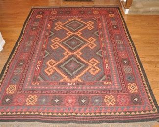 Fabulous hand knotted wool area rug! 7’ 8” x 5’ 5”