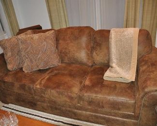 Brown Laramie leather sofa with nail head detail in perfect condition by Broyhill, 90”w x 36”h x 36”d