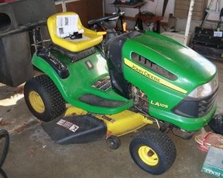 John Deere LA 105 (243) hours