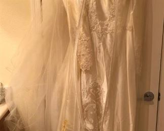 Vintage Bridal Gown with Tulle Veil!