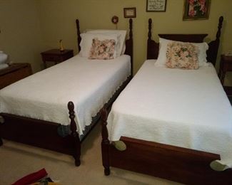 Great pair of twin beds!! Both are in great condition!