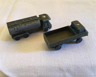 Lot of 2 Husky die cast Military Vehicles Made in England Land Rover 1 to 64 scale