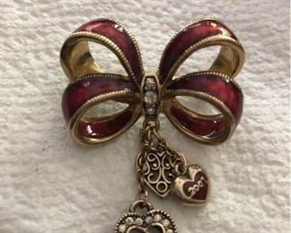 Monet 2007 bow and heart pin