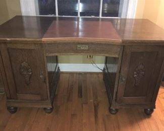 Antique Oak Desk https://ctbids.com/#!/description/share/297989
