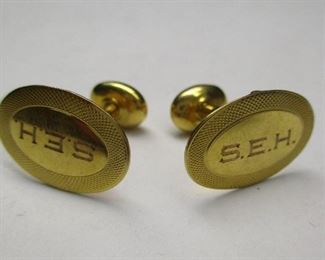 PAIR OF 10K YELLOW GOLD CUFF LINKS. Monogrammed S.E.H. 3.1 grams. ESTIMATE $55-70
