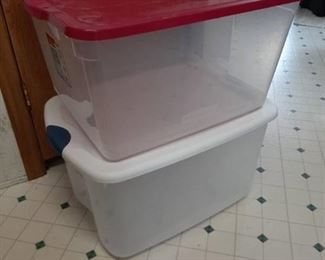 2 storage tubs with lids