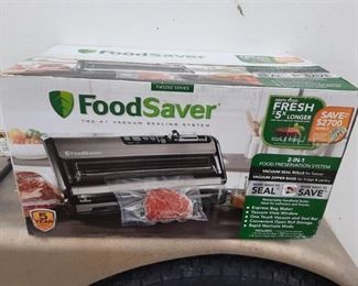 FoodSaver Food Preservation System and Vacuum Sealer
