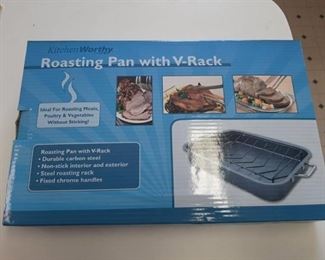 Premium Connection KitchenWorthy Roasting Pan with V-Rack