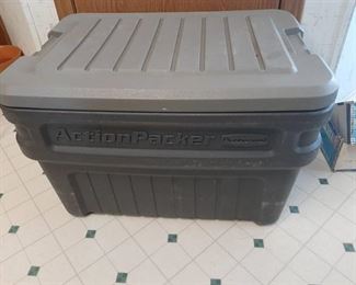 Rubbermaid action packer storage tote