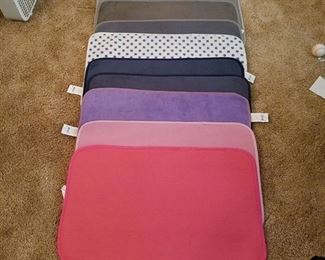 9 assorted floor mats