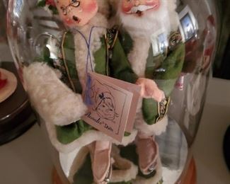Annalee - Old World Mr & Mrs Santa Skating with Music Box - 1994. #535294